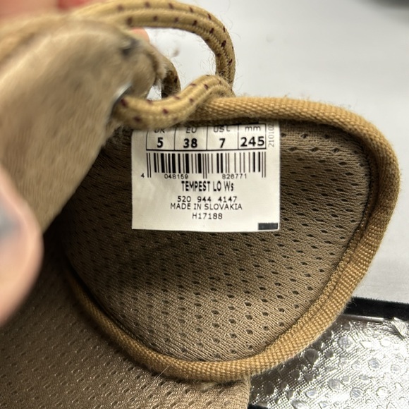 Lowa Tempest Hiking Shoes like new condition - Picture 8 of 8